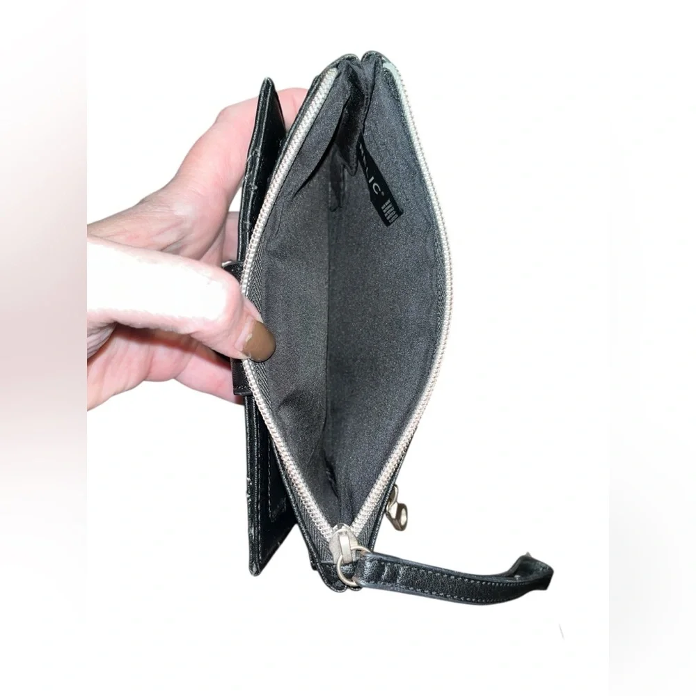 Relic by Fossil Black Faux Leather Chevron Wristlet Wallet